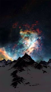 輝く星空と冬の山