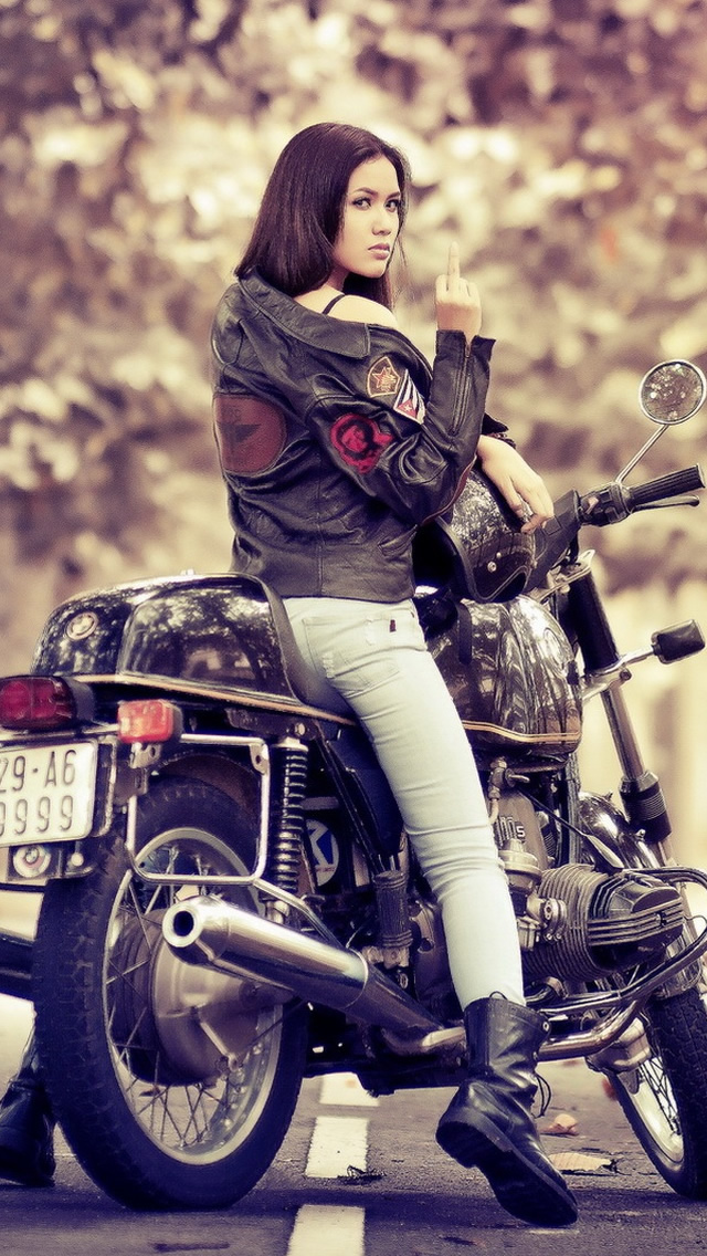 Girl On An Old Motorcycle スマホ壁紙 Iphone待受画像ギャラリー
