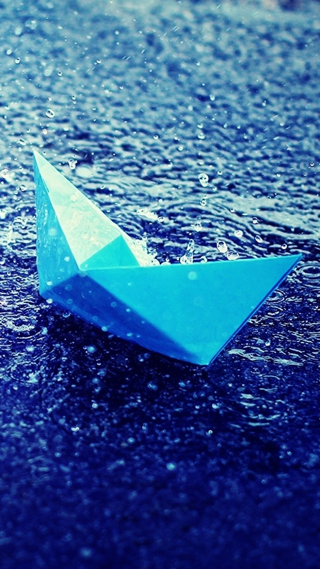 雨の中の折り紙の小舟 スマホ壁紙 Iphone待受画像ギャラリー