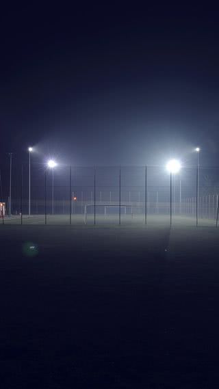 夜更けのサッカー場