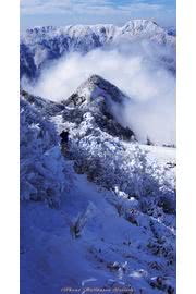 雪景色の山