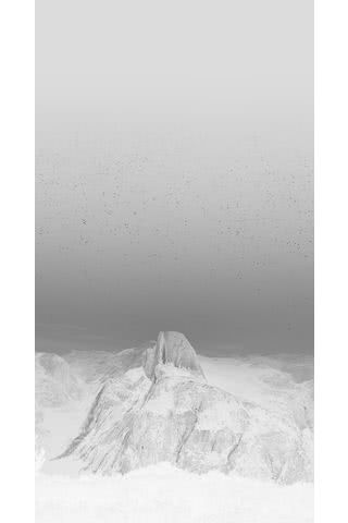 真っ白な冬の山