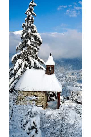 雪山のロッジ