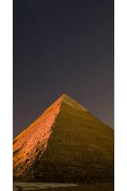 夜のピラミッド